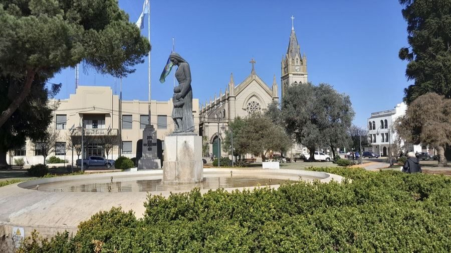 Plaza principal de Lobos